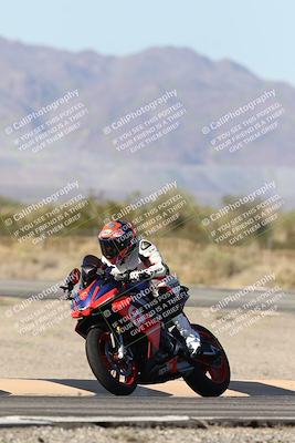 media/Dec-01-2025-Moto Forza (Mon) [[2daa91e15f]]/3-Beginner Group/Session 3 (Turn 3)/